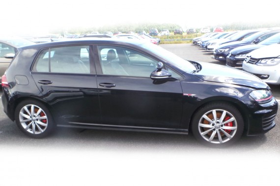 VW GOLF 7 VII GTi FOTELE KOMPLET FOTELI siedzeń siedzenia fotel tapicerka 5G 5G0 skóra czarny czerwony 5 drzwi 5G4 czerwona nić
