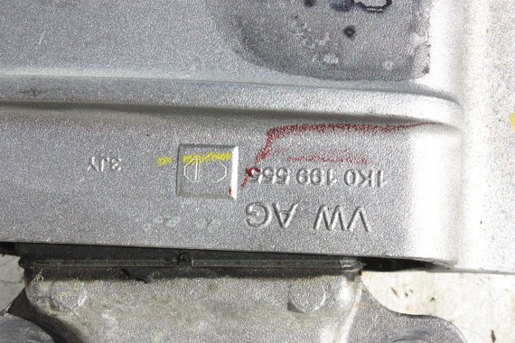 VW AUDI ŁAPA PODUSZKA SKRZYNI 1K0199555CD łoże wspornik 1K0 199 555 CD skrzynia manualna 5-biegowa silnik benzynowy 1.8 2.0 TFSi