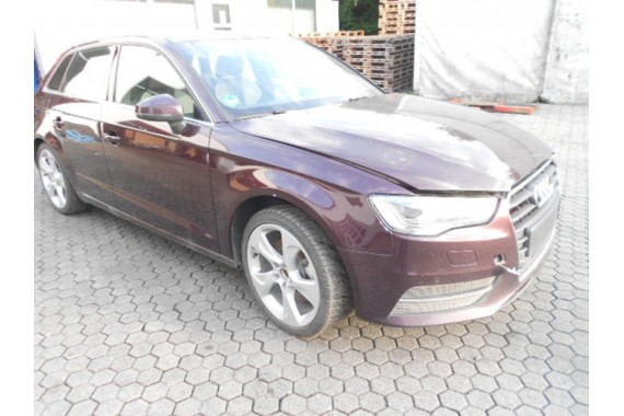 AUDI A3 SPORTBACK DRZWI PRAWE PRZÓD + TYŁ STRONA PRAWA przednie + tylne 2 sztuki 8V 8V0 LY4S Schirazerot metallic Czerwony