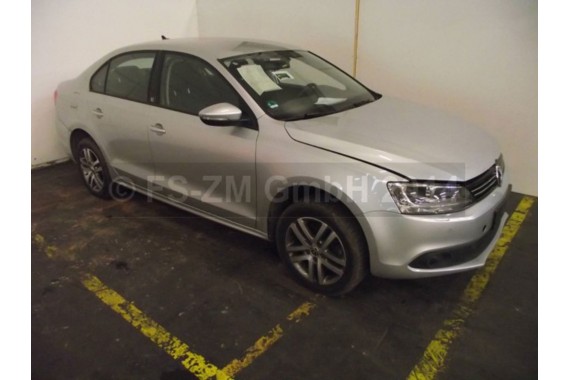 VW JETTA FOTELE KOMPLET FOTELI SIEDZEŃ TAPICERKA SIEDZENIA welur kolor czarny 5C