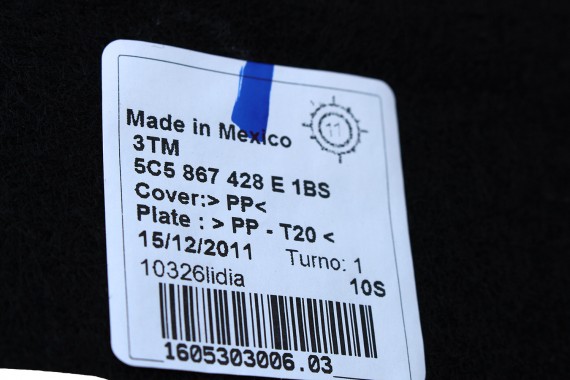 VW THE BEETLE BOCZKI BAGAŻNIKA + DYWAN 5C5867427D 5C5867428E 5C5863463C BOCZEK bagażnik tapicerka tył 5C5 1BS antracyt 5C5867427