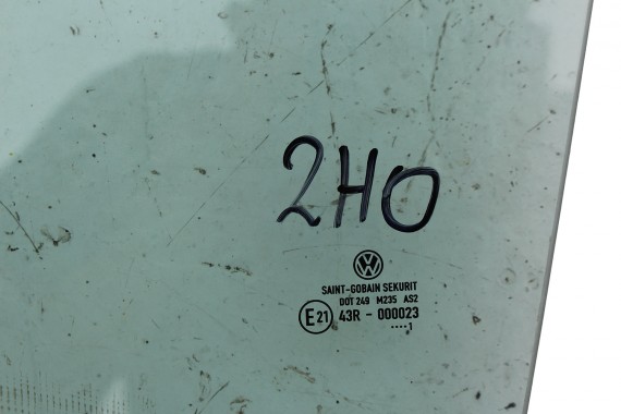 VW AMAROK SZYBA DRZWI LEWE 2H0845201 2H0845201B lewa przód przednia kierowcy 2H0 845 201 B rok 2011 E21 AS2 zielony drzwiowa  2H