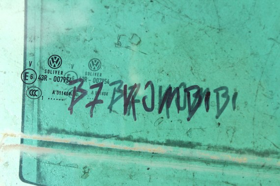 VW PASSAT B7 KOMBI SZYBA DRZWI PRAWE 3C9845026 prawa tył tylna 3C9 845 026 rok 2011 zielony E6 drzwiowa  3C 3C9 2011-