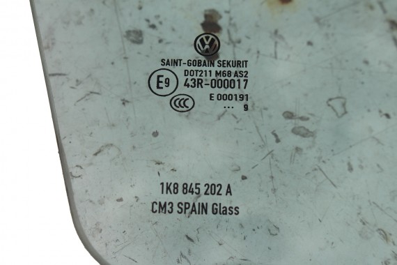 VW SCIROCCO SZYBA DRZWI PRAWE 1K8845202A 1K8845202B prawa przód przednia pasażera 1K8 845 202 A B 2009 zielony E9  drzwiowa 1K8