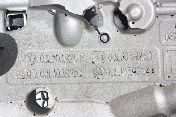 AUDI Q3 DEKIEL POKRYWA SILNIKA 2.0 TDi 03L103925S 03L 103 925 03L103925S 03L103925S 03L103925S 03L103925S 03L103925S 03L103925