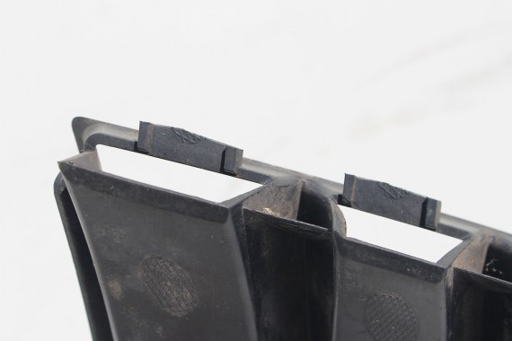 AUDI A4 8W KRATKA ZDERZAKA PRZÓD 8W0807681 8W0807682 zaślepka KRATKI 8W0807681B 8W0807682B L + P 2 sztuki b9 8W0807681 8W0807682