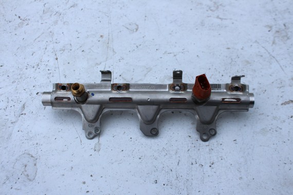 VW AUDI LISTWA WTRYSKOWA 06J133317AB 06J133317M benzyna 2.0 TFSi 06J 133 317 AB 06J133317AB rozdzielacz paliwa SKODA 06J133317M