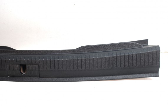 VW GOLF VII 7 KOMBI PAS TYLNY BAGAŻNIKA 5G9863459 bagażnik tapicerka 5G9 863 459  kolor 82V - czarny tytanowy VARIANT 5G9863459