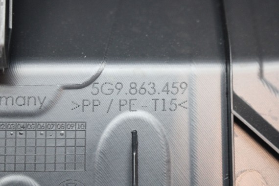 VW GOLF VII 7 KOMBI PAS TYLNY BAGAŻNIKA 5G9863459 bagażnik tapicerka 5G9 863 459  kolor 82V - czarny tytanowy VARIANT 5G9863459