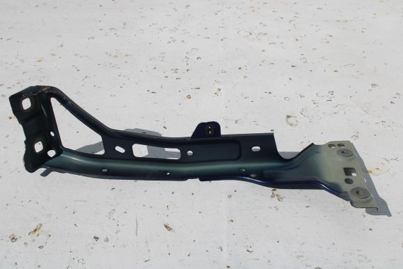 AUDI A4 8W ŚLIZG WSPORNIK BŁOTNIKA 8W0821135C 8W0821136C 8W0821131A 8W0821132A prowadnica mocowanie B9 8W0821135B 8W0821136B