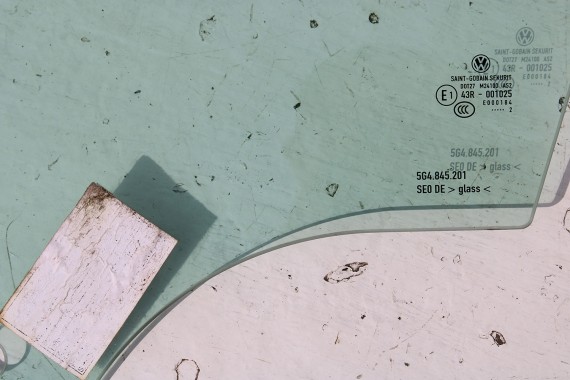 AUDI Q5 SZYBA DRZWI PRAWE 8R0845206  prawa tylna drzwiowa rok produkcji 2011 zielona E6 AS2 8R0 845 206 8R tył tylna