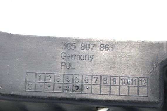 VW PASSAT B8 SEDAN ŚLIZG PROWADNICA ZDERZAK TYŁ 3G5807863 tylnego 3G5 807 863