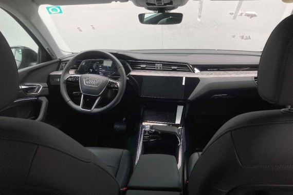 AUDI E TRON FOTELE KOMPLET FOTELI siedzeń siedzenia tapicerka ETRON 4KE kolor czarny