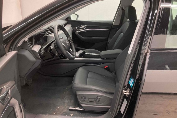 AUDI E TRON FOTELE KOMPLET FOTELI siedzeń siedzenia tapicerka ETRON 4KE kolor czarny