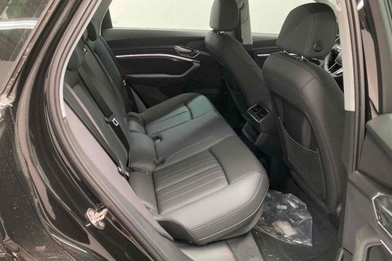 AUDI E TRON FOTELE KOMPLET FOTELI siedzeń siedzenia tapicerka ETRON 4KE kolor czarny