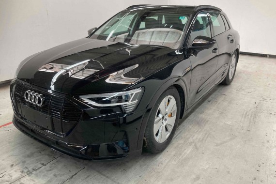 AUDI E TRON FOTELE KOMPLET FOTELI siedzeń siedzenia tapicerka ETRON 4KE kolor czarny