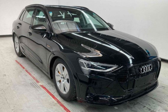 AUDI E TRON FOTELE KOMPLET FOTELI siedzeń siedzenia tapicerka ETRON 4KE kolor czarny