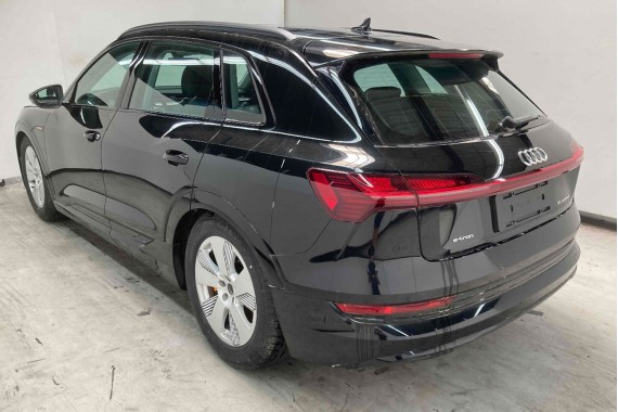AUDI E TRON FOTELE KOMPLET FOTELI siedzeń siedzenia tapicerka ETRON 4KE kolor czarny