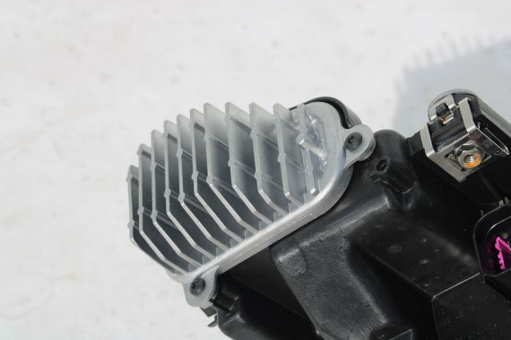 AUDI E TRON PRZÓD Matrix maska błotniki zderzak pas przedni lampy wzmocnienie błotnik lampa LV5Z S1S1 Niebieski ETRON