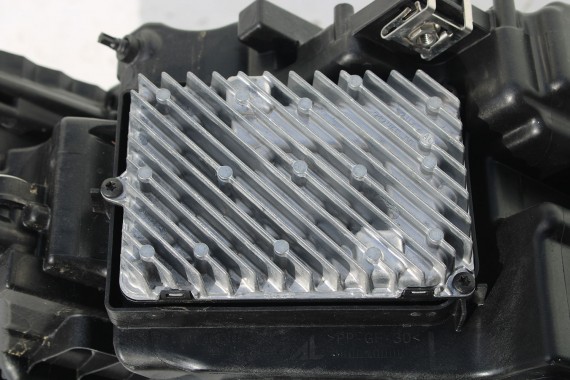 AUDI E TRON PRZÓD Matrix maska błotniki zderzak pas przedni lampy wzmocnienie błotnik lampa LV5Z S1S1 Niebieski ETRON
