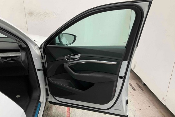 AUDI E TRON FOTELE KOMPLET FOTELI siedzeń siedzenia tapicerka ETRON 4KE kolor czarny