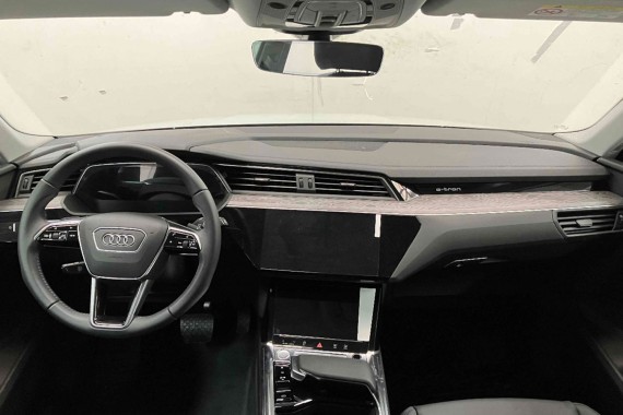 AUDI E TRON FOTELE KOMPLET FOTELI siedzeń siedzenia tapicerka ETRON 4KE kolor czarny