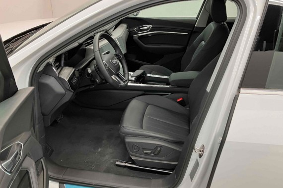 AUDI E TRON FOTELE KOMPLET FOTELI siedzeń siedzenia tapicerka ETRON 4KE kolor czarny