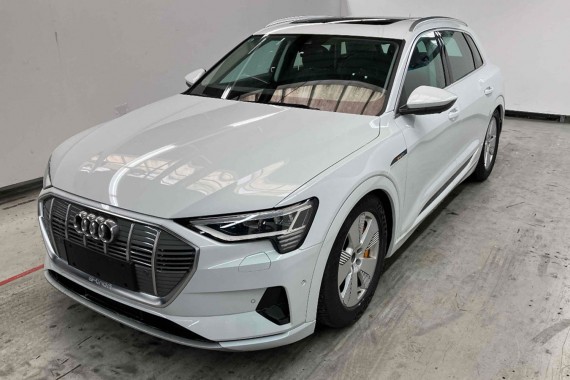 AUDI E TRON FOTELE KOMPLET FOTELI siedzeń siedzenia tapicerka ETRON 4KE kolor czarny