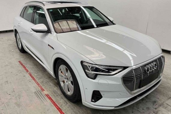 AUDI E TRON FOTELE KOMPLET FOTELI siedzeń siedzenia tapicerka ETRON 4KE kolor czarny