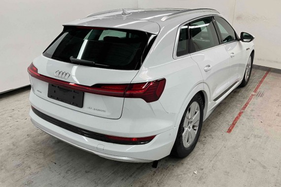 AUDI E TRON FOTELE KOMPLET FOTELI siedzeń siedzenia tapicerka ETRON 4KE kolor czarny