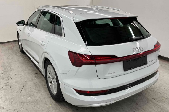 AUDI E TRON FOTELE KOMPLET FOTELI siedzeń siedzenia tapicerka ETRON 4KE kolor czarny