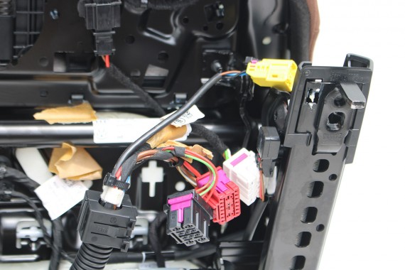 AUDI E TRON FOTELE KOMPLET FOTELI siedzeń siedzenia tapicerka ETRON 4KE kolor brąz