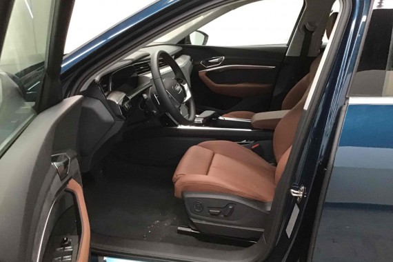 AUDI E TRON FOTELE KOMPLET FOTELI siedzeń siedzenia tapicerka ETRON 4KE kolor brąz