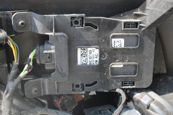 AUDI E TRON PRZÓD Matrix maska błotniki zderzak pas przedni lampy wzmocnienie błotnik lampa LV5Z S1S1 Niebieski ETRON