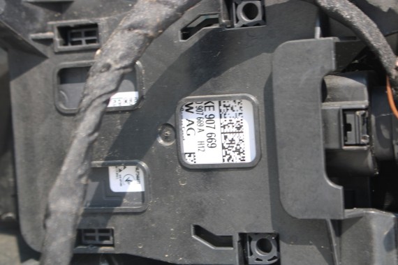 AUDI E TRON PRZÓD Matrix maska błotniki zderzak pas przedni lampy wzmocnienie błotnik lampa LV5Z S1S1 Niebieski ETRON