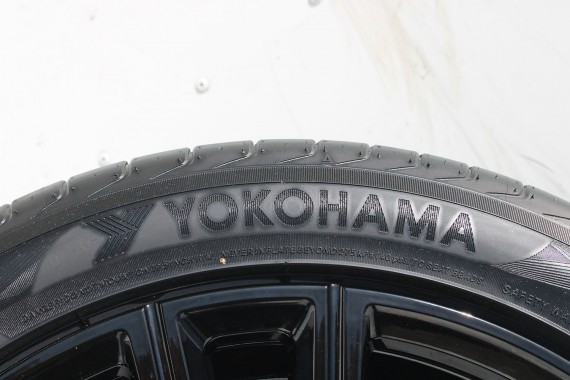 BMW 8 M8 FELGI 19 8089560 8089561 OPONY LATO KOŁA felga 9.5J*19EH2 ET26 opona 275/40/19 98V M812 8457 Yokohama 285/35/19 8091267