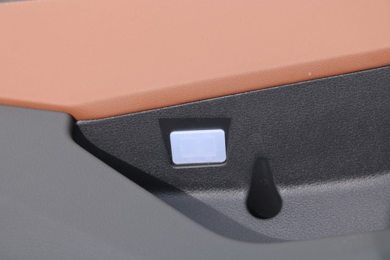 AUDI E TRON FOTELE KOMPLET FOTELI siedzeń siedzenia tapicerka ETRON 4KE kolor brąz