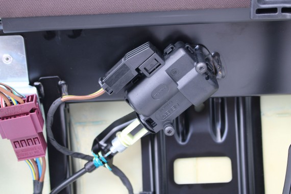 BMW X1 F48 FOTELE KOMPLET FOTELI siedzeń siedzenia tapicerka PDMZ Leder Dakota perforiert/mocca + boczki drzwiowe + podłokietnik