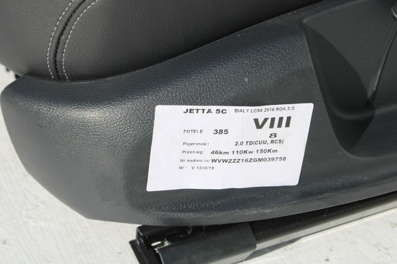 VW JETTA 5C FL FOTELE KOMPLET FOTELI siedzeń siedzenia fotel tapicerka 5C0 5C 2010- skóra w kolorze czarnym i szarym LIFT