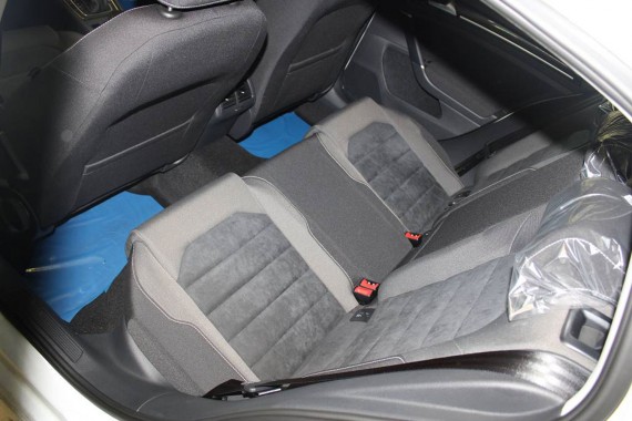 VW GOLF 7 VII FOTELE KOMPLET FOTELI siedzeń siedzenia fotel tapicerka 5G 5G4 welur + alcantara kolor czarno - szary 5G0