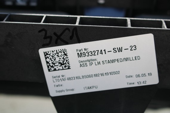 BMW X1 X2 F48 F39 KONSOLA PULPIT DESKA ROZDZIELCZA KOKPIT PULPIT 9332741 czarna 2566133 9332741 / 51459332741