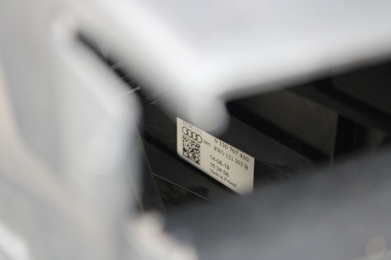 AUDI E TRON PRZÓD Matrix maska błotniki zderzak pas przedni lampy wzmocnienie błotnik lampa LV5Z S1S1 Niebieski ETRON