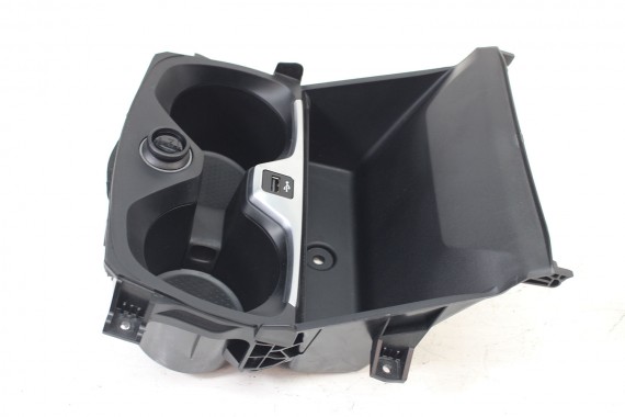 BMW 2 F44 UCHWYT NA KUBEK 6823329 LCi GRAND COUPE 5A049E4 1 F40  przód przedni 51166823329 6823329 6823329 6823329 CUPHOLDER