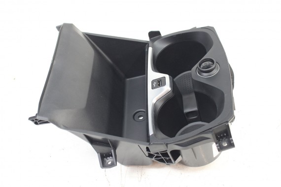 BMW 2 F44 UCHWYT NA KUBEK 6823329 LCi GRAND COUPE 5A049E4 1 F40  przód przedni 51166823329 6823329 6823329 6823329 CUPHOLDER