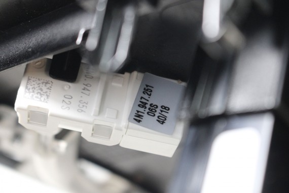 AUDI A8 LISTWY OZDOBNE DEKOR DEKORY 4N1857325 4N1857200 4N1864053 4N1857968 4N1858601A PIANO V58 czarny 4N1 857 200 4N1 857 325