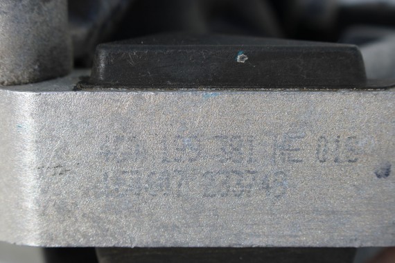 AUDI A6 PODUSZKA ŁAPA SILNIKA 4G0199381NE 8R0199381B lewa prawa strona 2 sztuki 4G0199381PE 4G0199381 4G0199381NE 8R0199381B 4G