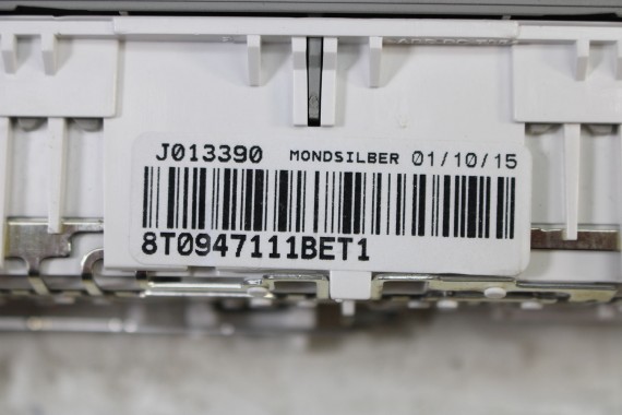 AUDI LAMPKA OŚWIETLENIE PODSUFITKI 8T0947111B kolor ET1 kryształowo srebrny  8T0 947 111 B A4 A5 Q5 8K 8R 8T0947111B 8T0947111B