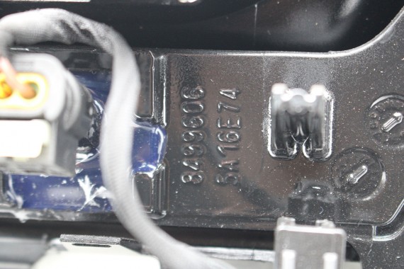 BMW iX i20 ZDERZAK PRZEDNI PRZÓD M pakiet Kolor: 300 Alpinweiss 3 Biały 51117933621 7983621 9879666 9879665 9492524