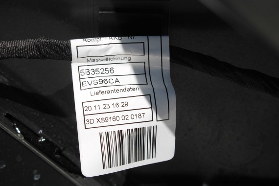 BMW 5 G60 ZDERZAK TYŁ TYLNY M pakiet Kolor: 416 Carbon-schwarz Czarny MSP M POWER 51128084866 51128084715 51128085225 8084866