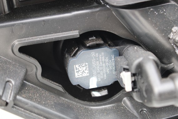 BMW iX i20 ZDERZAK PRZEDNI PRZÓD M pakiet Kolor: A96 Mineral-weiss metallic Biały 51117933621 7983621 9879666 9879665 9492524